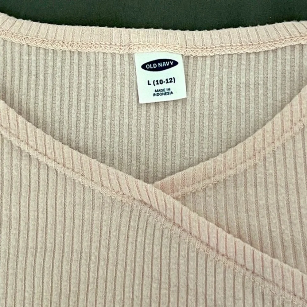 Old Navy Ribbed Long Sleeve Top - Picture 3 of 7